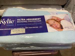 Kylie Classic ultra absorbent bedding