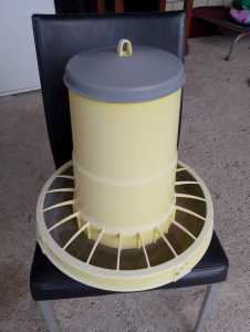 Large poultry/chicken/duck feeder 