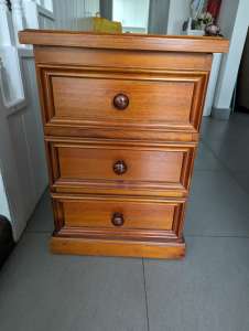 Bedside chest of drawers