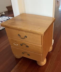 solid wood bed side table. drawer bottom board is also made of wood