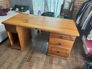 Desktop table with drawers