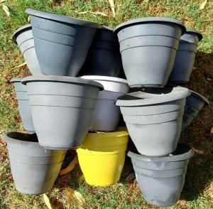 20cm USED Plastic Pots - Selling as a bundle of 13