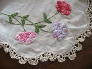 STUNNING EMBROIDERED FLOWER VINTAGE TABLE RUNNER 91 X 29CMS