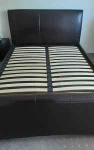 Beautiful Queensize bed with 2 large drawers. Now just $400.