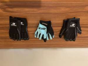 3 Brand NEW Fishing Gloves (Worth $135 - Med size)