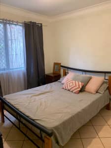 Room available now -Mudgeeraba house -$180. per week