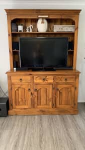 Everyday Living buffet & Hutch - $100 ONO Need gone ASAP
