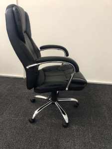 Office chair with arm wrests 