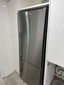 PENDING COLLECTION Free fridge/freezer - must collect Paddington NSW