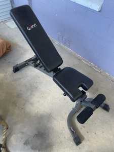 Heavy duty adjustable bench in great condition
