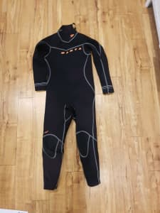 boys size 10 steamer wetsuit