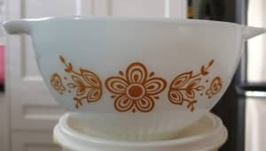 RARE Pyrex Golden Cinderella bowl 1/2 pt excellent condition as new