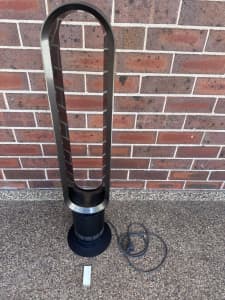 Dyson Fan Tour AM07 Cooling good working condition with remote control