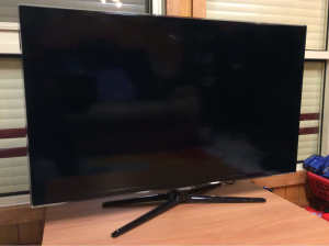 32”Samsung smart tv led FHD playing YouTube Netflix very good cond