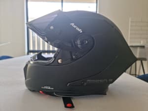 AS NEW! Airoh GP550s Helmet 