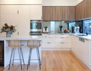 kitchen cabinets (2-pack white mixed with laminate doors)