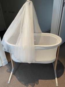 Baby Bjorn Bassinet and Canopy in excellent condition 
