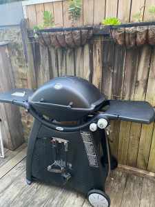 Weber family Q BBQ - incl cover wood chips/roasting rack/accessories