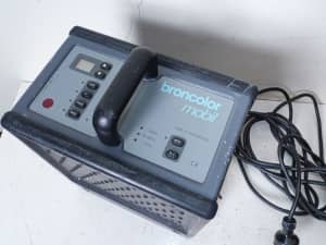 Broncolor Mobil Flash Pack 1000ws with Power Dock Studio Booster.