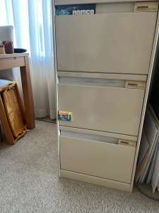 Filing cabinet 3 drawers cream colour