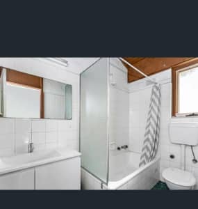 ROOM AVAILABLE IN GLENELG NORTH
