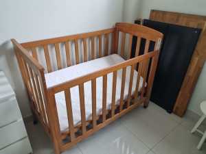 Toddler Cot with mattress and mattress protector
