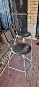 2 brand new bar stools