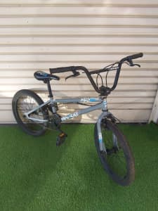 Kids bike BMX with thick wheel axles for stunts Ex condition.
