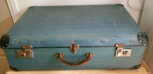 Georgous blue vintage suitcase
