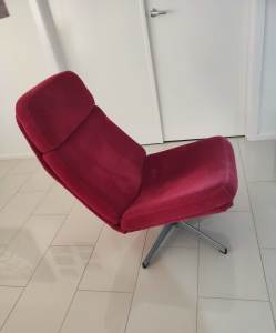 Red lounge Chair 