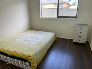 Room for rent in $500pm with bills in tarneit
