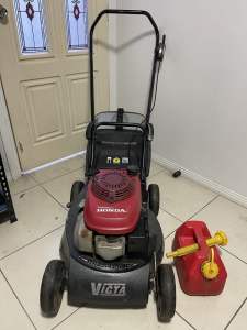 Victa Mustang Lawn mower with Honda 4 stroke, Alloy base Free fuel can