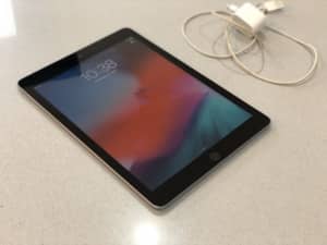 Apple iPad (5th generation) 128gb Wi-Fi Cellular