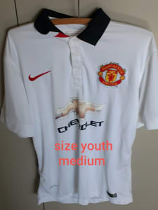 Manchester United youth size medium 