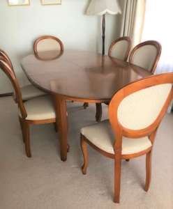 Extension Dining Table 6 Balloon-back Chairs