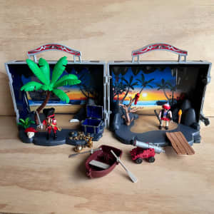 Playmobil 5347 Pirate Chest Carry-Along Island Set.