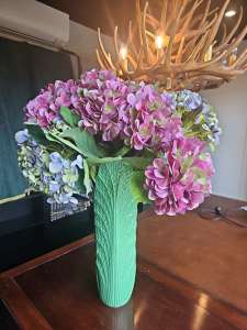 Beautiful hydranges & cabbage vase 