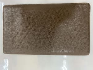 Louis Vuitton Taiga Leather Wallet Black Size 20cm x 10cm x 2cm Free  shipping