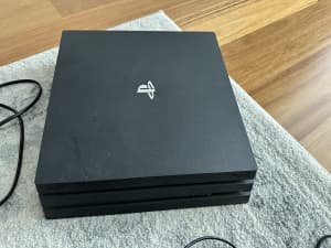 Playstation 4 Pro 1 TB, 1 controller and cables