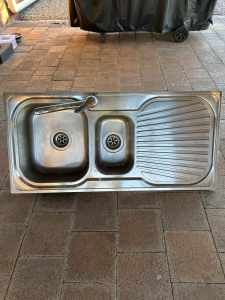 Kitchen sink- stainless steel