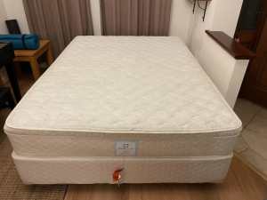 Sealy Posturepedic queen bed ensemble in very good condition