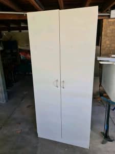 Cupboard with 5 shelves