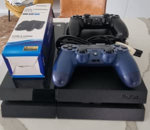 PS4 console 2 DualShock controllers, dual charger 3games Spider-Ma