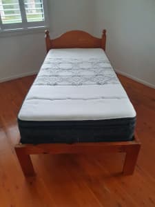 Single bed for sale good condition ask price $250 ring ******3548