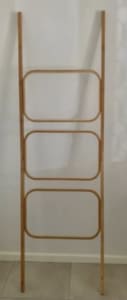 LEANING TOWEL OR PHOTO LADDER RACK