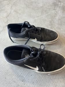 Nike skate shoes 6Y