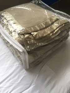 ONE PAIR OF SINGLE BED BLANKETS. SATIN BOUND, IN VERY GOOD CONDITION