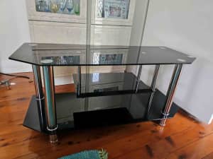 Glass entertainment table