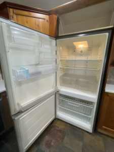 Large 510L Fridge in good working conditions