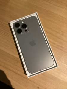 New** iPhone 15pm 256gb natural titanium